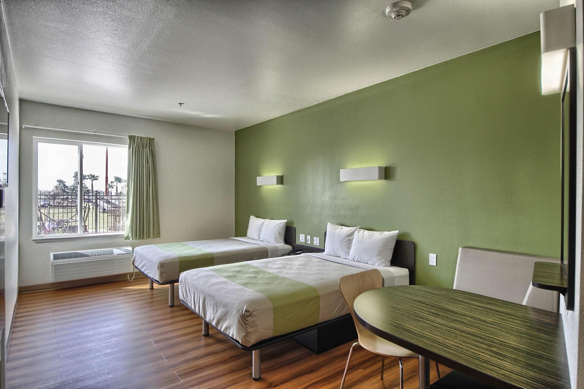 Hotel 6-weslaco, Tx 2*